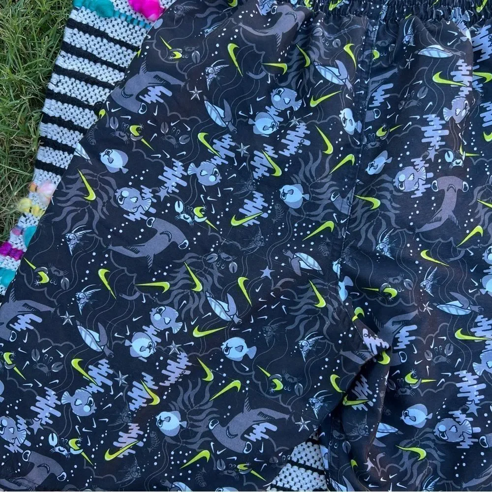 Nike Black Lime Green Shark Sea Friends Swim Trunks Boys‎ Volley Shorts Sz XL